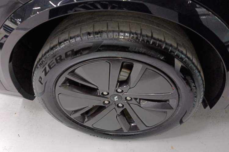 Used Li Auto L8 2024 Pro Model Exterior 5