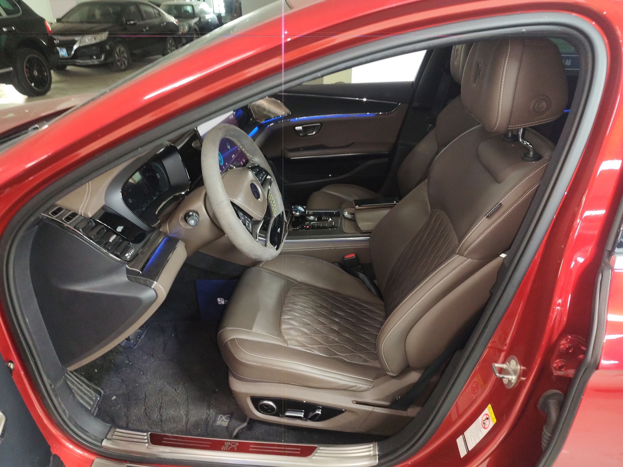 Переднее сиденье в автомобиле