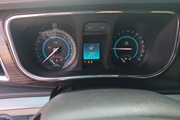 Used Buick GL8 2011 3.0L GT Luxury Business Haoya Edition