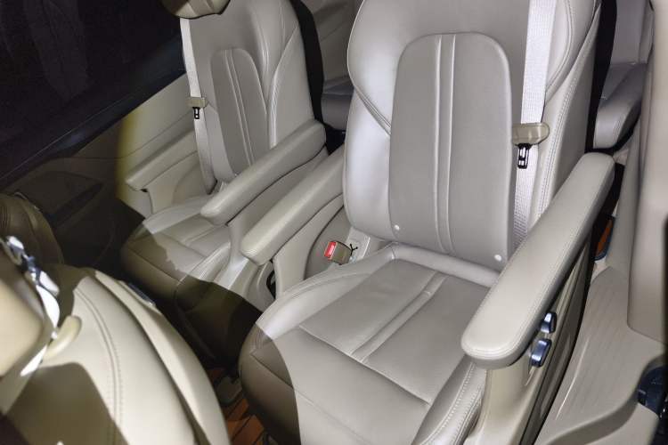 Used Buick GL8 2021 ES Landtrek 653T Smart Luxury Model Left Rear Seat