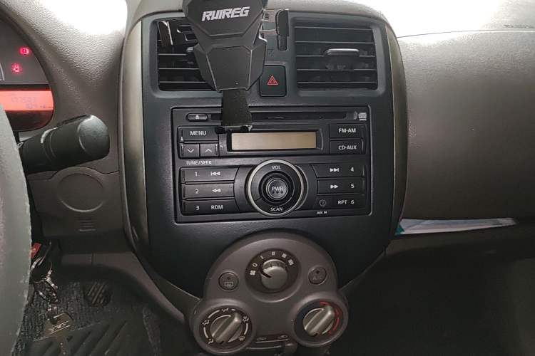 Used Nissan Sunny 2011 1.5XE Manual Comfort Edition Audio And AC Panel