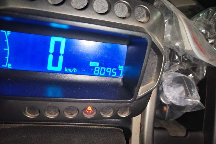 Used Chevrolet Aveo Sonic 2011 Sedan 1.4L MT SL Odometer Close Up