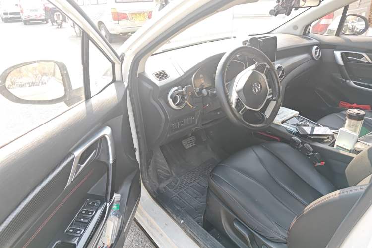 Used BAIC Beijing EU5 2018 R500 Smart Wind Edition