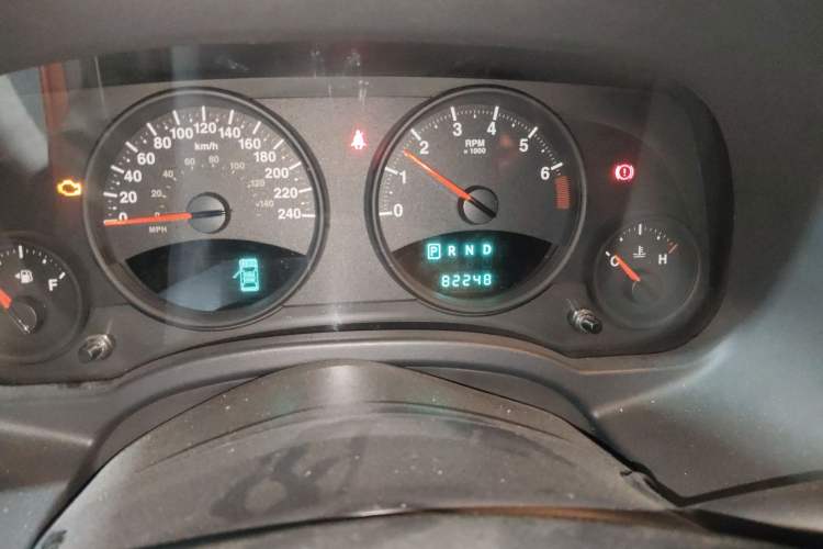 Used Jeep Compass 2007 2.4L four-wheel drive sport version Odometer Close Up