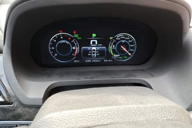 Used BYD Tang New Energy 2015 2.0T Four-Wheel-Drive Flagship Model Odometer Close Up