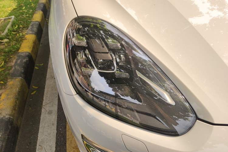 Used Porsche Cayenne 2016 Cayenne Platinum Edition 3.0T Right Front Headlight