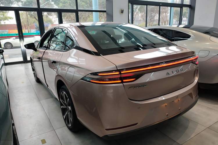 Used AION S Plus 2023 80 Tech Edition Ternary Lithium Rear Left 45 Deg