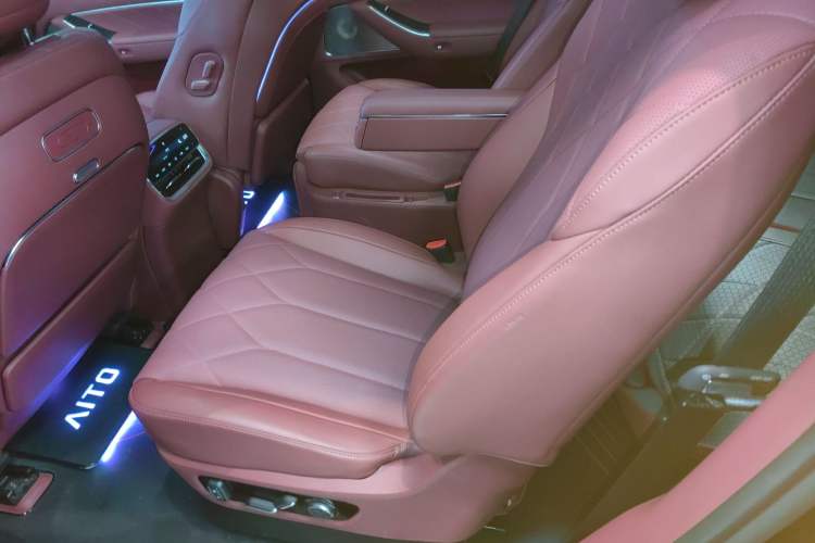 Used Hima AITO M8 2025 Extended-Range Max+ Version 53.4 kWh 6-Seater Edition