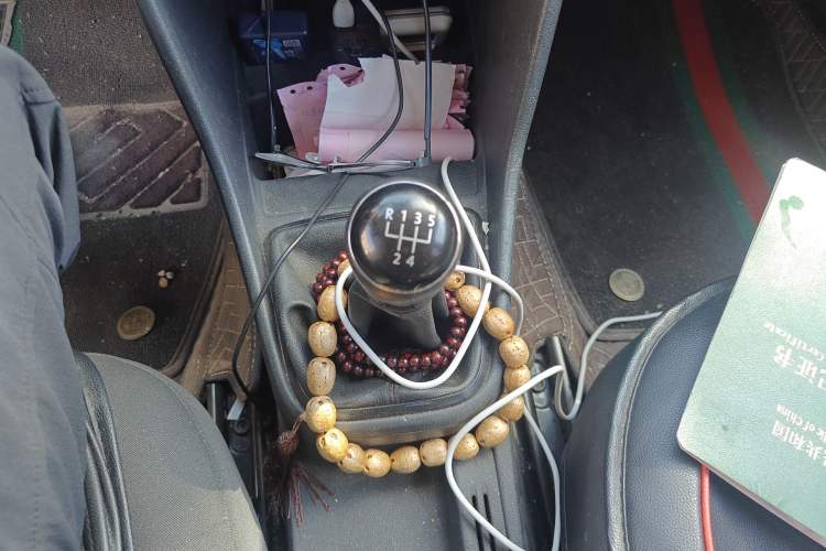 Used Volkswagen Jetta 2013 1.6L Manual Fashion Edition Gear Lever