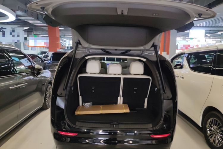 Used Li Auto MEGA 2024 Ultra Model Trunk