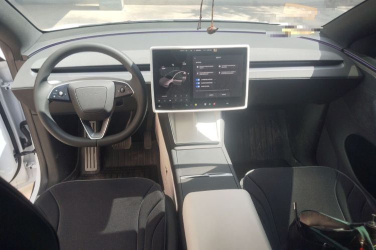 Used Tesla Model Y L 2025 Model Long-Range All-Wheel-Drive Version Center Console