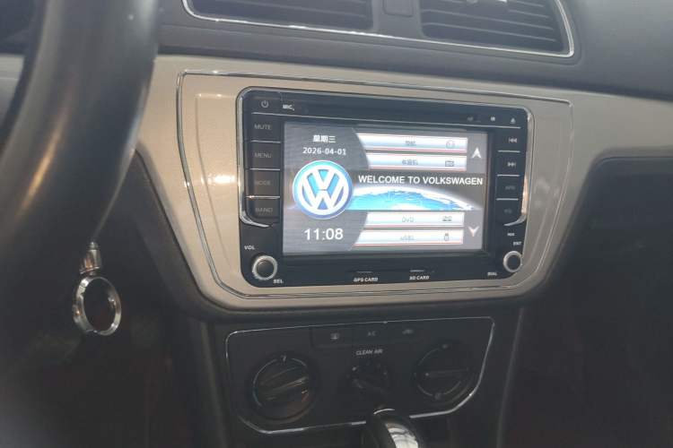 Used Volkswagen Lavida 2015 1.6L Automatic Comfort Edition Audio And AC Panel
