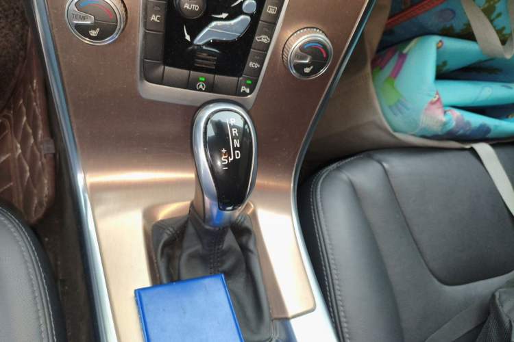 Used Volvo XC60 2015 T5 Smart Upgrade Model Gear Lever