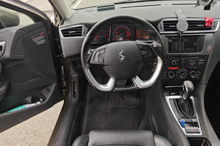Used DS 5LS 2014 1.6T Elegant Version THP160
