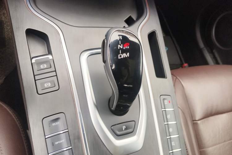 Used Wey VV7 2019 Upgraded Model 2.0T Flagship Version China V Standard Gear Lever