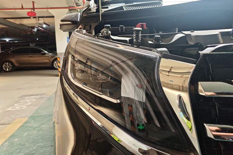 Used Mercedes-Benz Vito 2024 2.0T Business Version 7 Seats Right Front Headlight