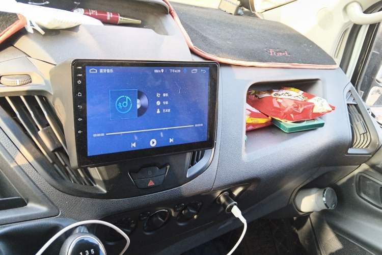 Used Ford Transit 2019 2.0T Diesel Van Mid-Chassis Mid-Roof 3-Seater China VI Standard
