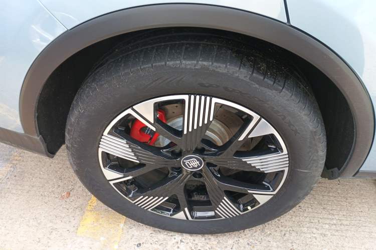 Used BYD Tang New Energy 2024 DM-p Champion Edition 215KM Four-Wheel Drive Deluxe Model Right Rear Wheel Hub