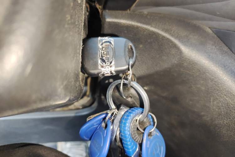 Used Jinbei Gold Hiace M Classic 2022 1.5L Travel Lion Passenger Van 6 Seats
