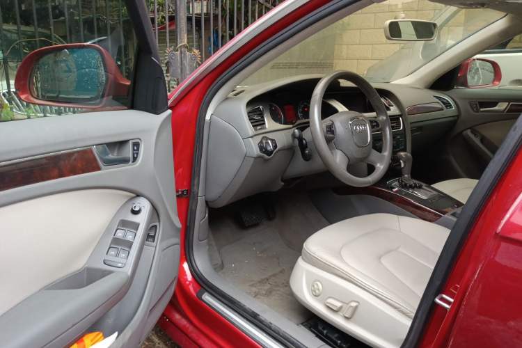 Used Audi A4L 2012 2.0 TFSI automatic Comfort trim level