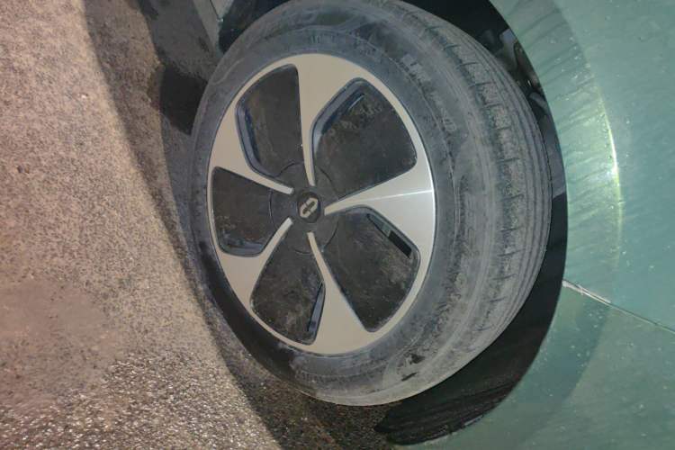 Used Hima AITO M5 2022 Pure Electric Rear-Drive Standard Edition Right Front Wheel Hub