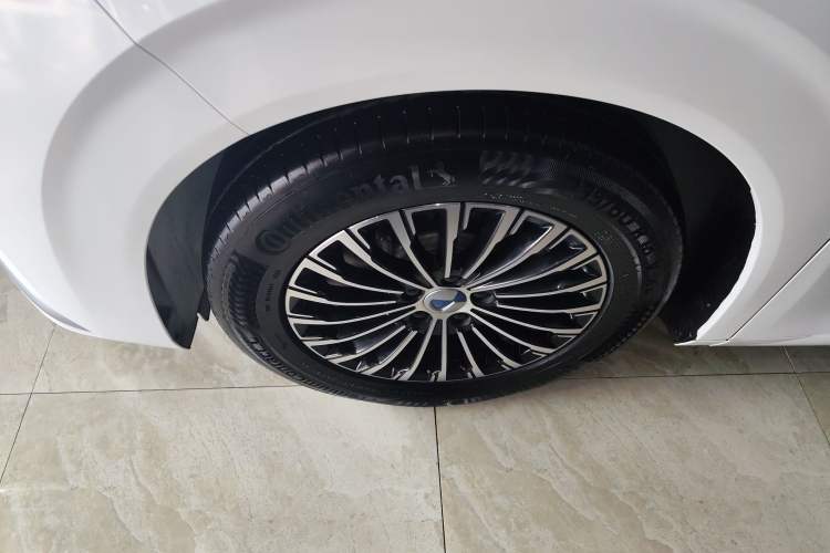 Used Denza D9 2022 DM-i 1040 Prestige Model
