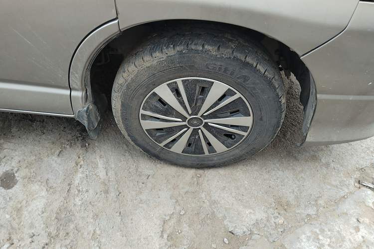 Used Jinbei Grace 2015 2.0L Classic Edition Standard Model Long Wheelbase 7/9 Seats Right Front Wheel Hub