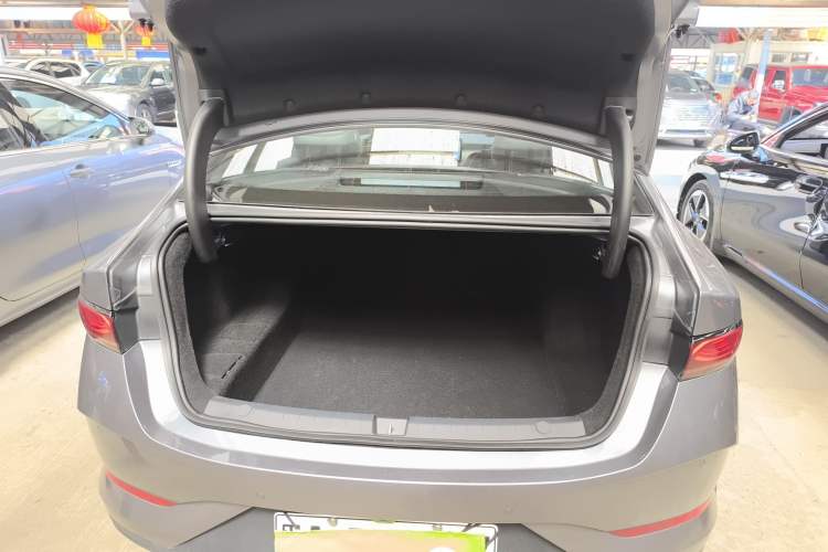 Used BYD Qin PLUS 2025 DM-i Smart Drive 55KM Leading Model Trunk