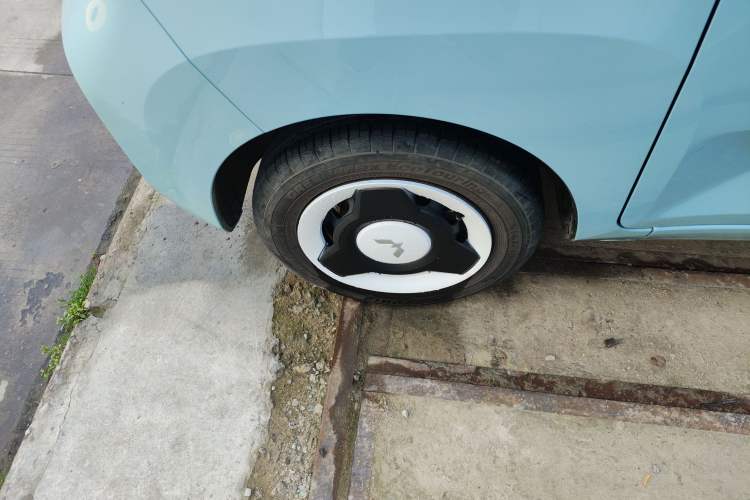 Used Wuling Hongguang MINIEV 2022 Easy Version Lithium Iron Phosphate Left Front Wheel Hub