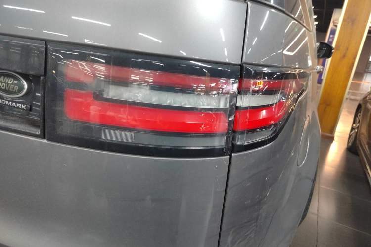 Used Land Rover Discovery 2020 3.0 SC V6 30th Anniversary Special Edition Exterior 3