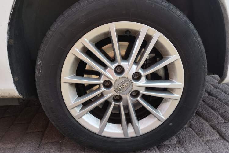 Used BYD e5 2018 450 Smart Connect Enjoyment Version Right Front Wheel Hub
