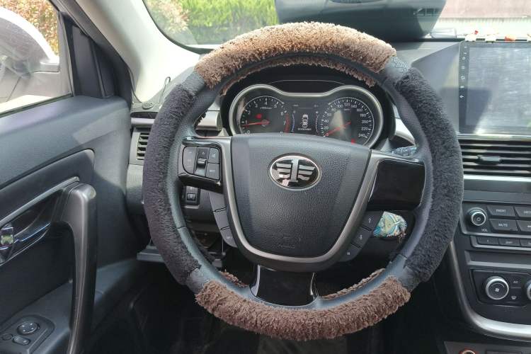 Used Bestune X80 2017 2.0L manual base version
