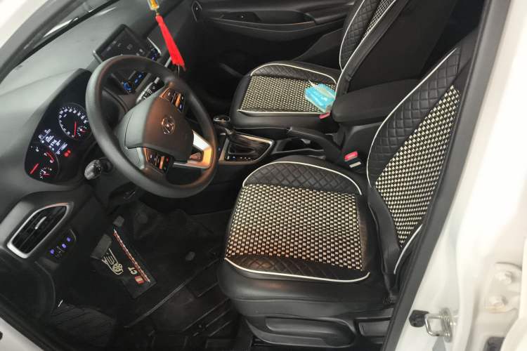 Used Hyundai Celesta 2017 1.6L Automatic Enjoyment Version GLS