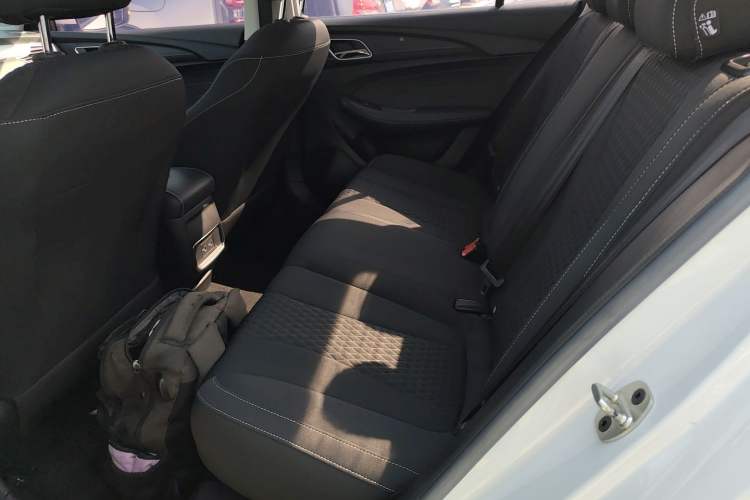 Used Roewe i5 2020 1.5L Manual 4G Connect Luxury Edition
