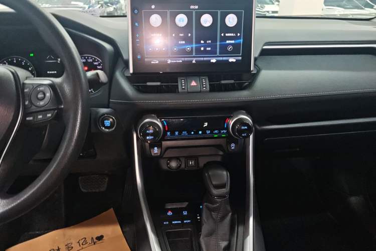 Used Toyota Wildlander 2020 2.0L CVT Two-Wheel Drive Luxury Edition Audio And AC Panel