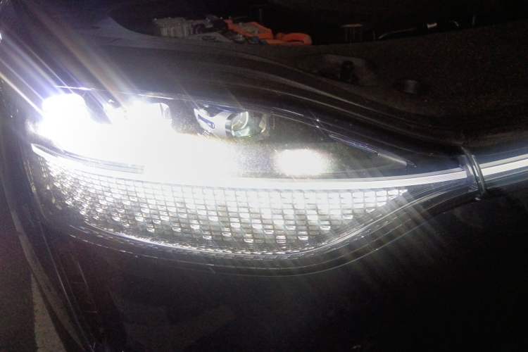 Used Hima AITO M9 2024 Range-Extended Max Edition 52 kWh 6-Seater Version Right Front Headlight