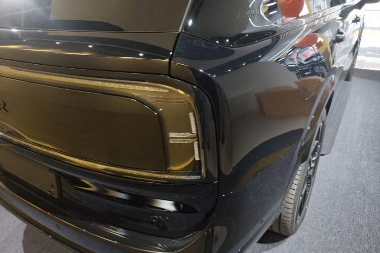 Used Zeekr 9X 2025 Moon Black Edition 70kWh
