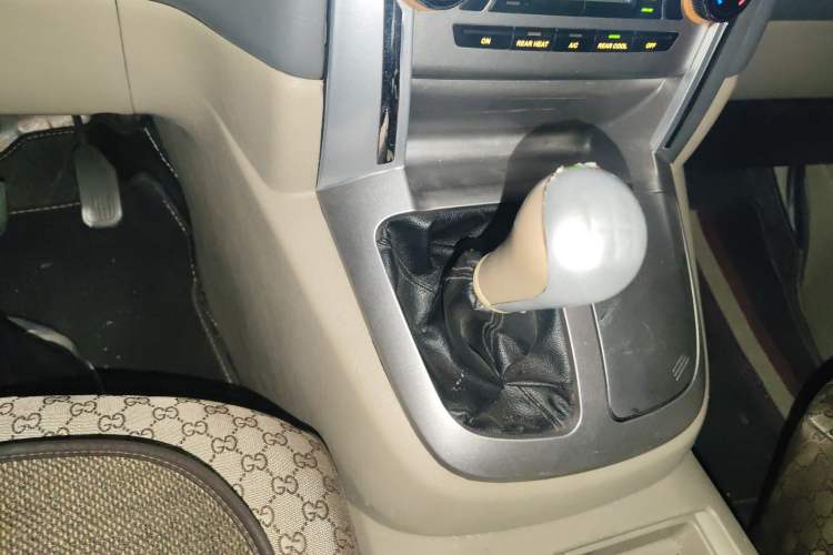 Used Jinbei Grace 2010 2.4L 3rd Generation Zunling Standard Version 9 Seats 9 Seats 4RB2
