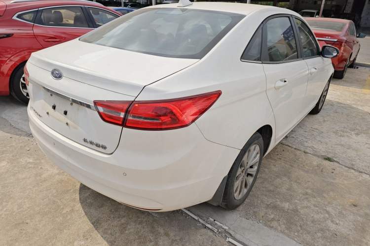 Used Ford Escort 2015 1.5L Automatic Fashion Model