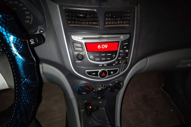 Used Hyundai Verna (older generation) 2010 Sedan 1.4L Automatic Comfort Model GS
