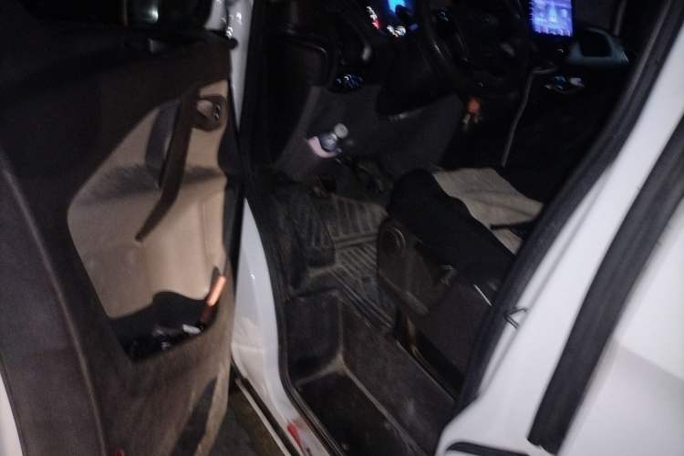 Used Ford Transit 2019 2.0T Gasoline Multi-Purpose Commercial Vehicle Mid-Drive Mid-Roof 6-Seater China VI Standard