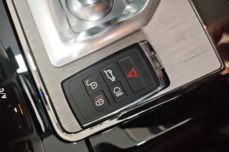 Used Land Rover Range Rover Evoque 2023 Aurora L 249 PS Luxury Edition
