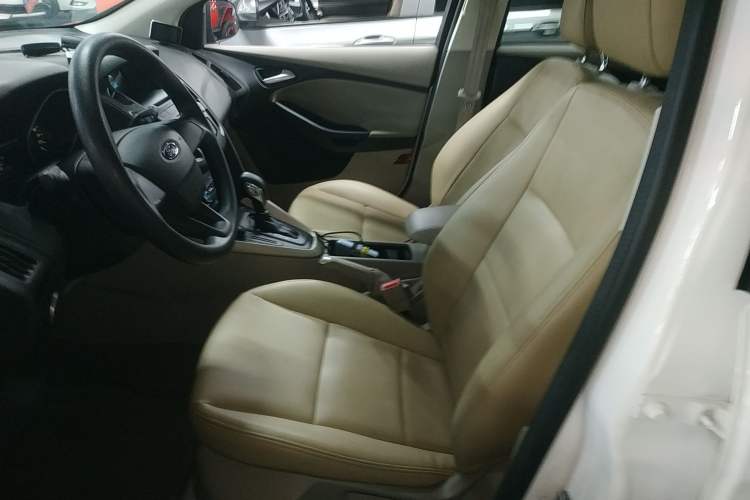 Used Ford Focus 2015 Sedan 1.6L Automatic Comfort Model
