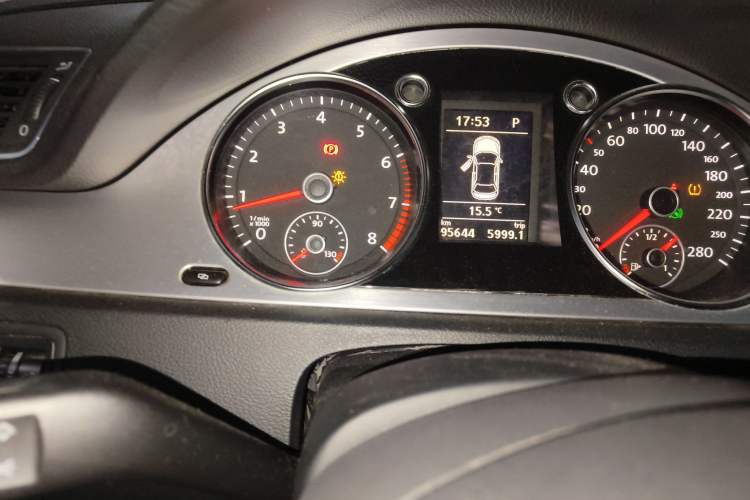 Used Volkswagen FAW-Volkswagen CC 2011 2.0 TSI Luxury Edition Odometer Close Up