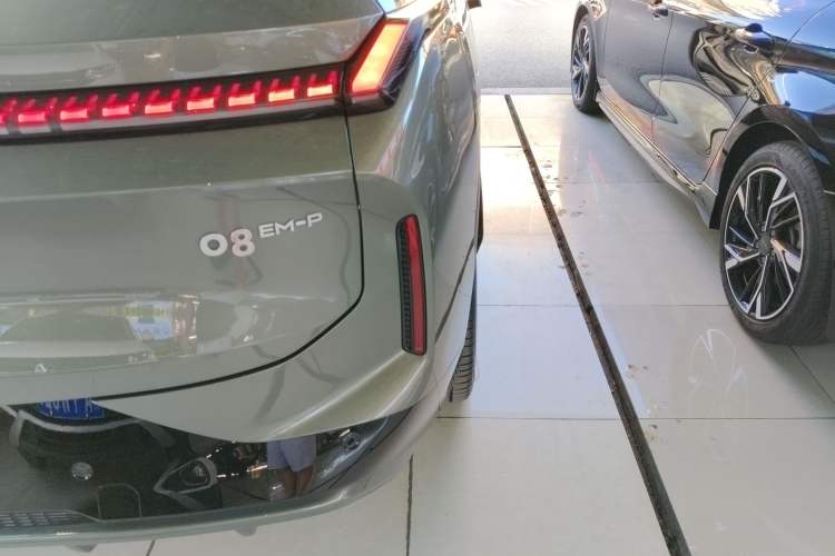 Used Lynk & Co 08 EM-P 2023 220km All-Wheel-Drive Performance Halo
