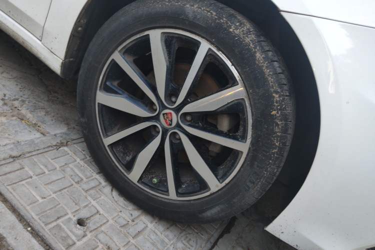 Used Roewe i6 2018 16T Automatic Flagship Edition Right Front Wheel Hub