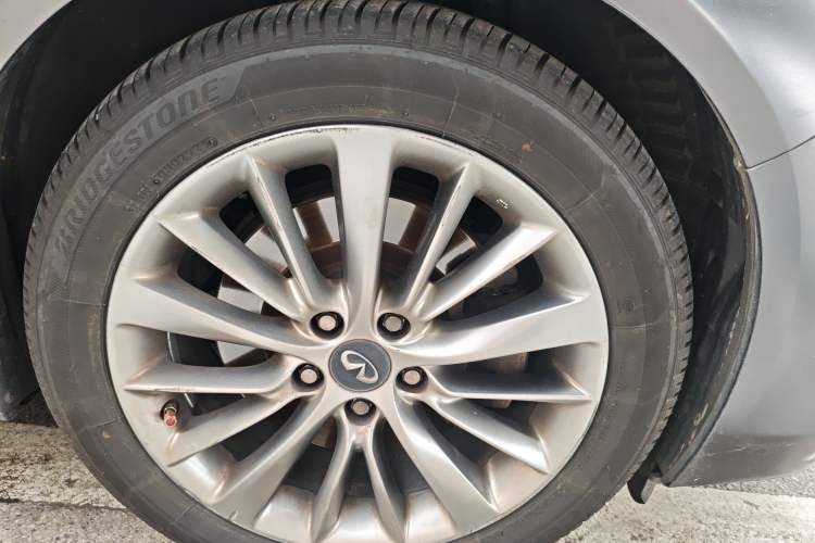 Used Infiniti Q50L 2018 2.0T Enjoyment Version China V Standard Right Front Wheel Hub