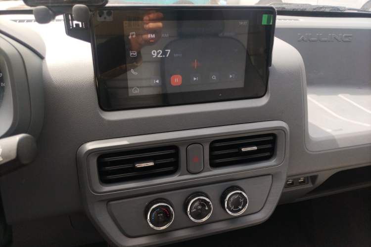 Used Wuling Yangguang 2024 300km Comfort Version with Sealed Windows 75kW
