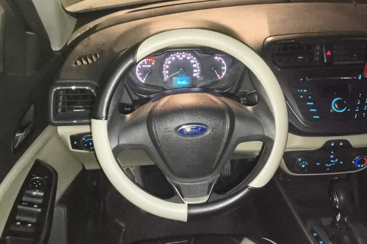 Used Ford Escort 2015 1.5L Automatic Comfort Edition Steering Wheel