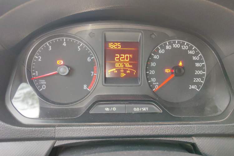 Used Volkswagen Jetta 2015 Zhuihui Edition 1.4L Manual Fashion Model Odometer Close Up